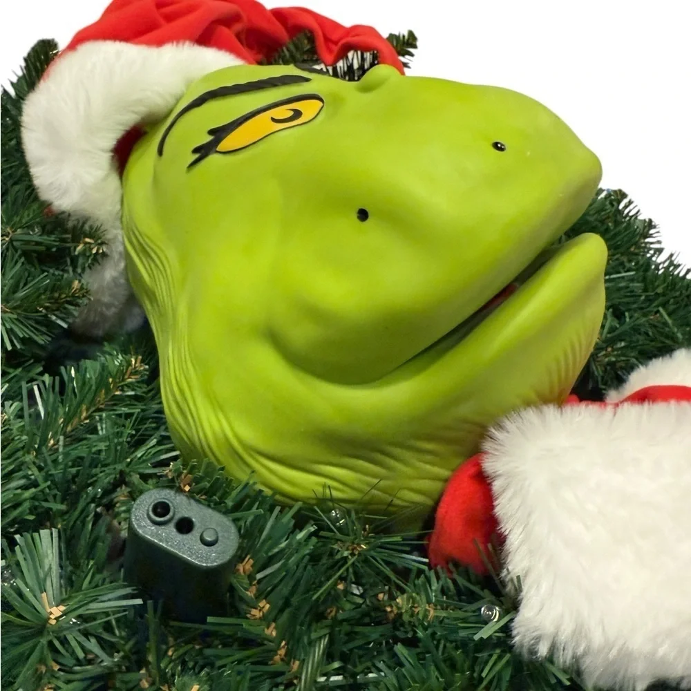 Hallmark Keepsake 2024 How The Grinch Stole Christmas Animated/Light Wreath NEW